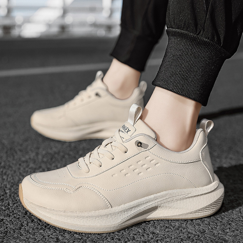 Hot selling wide toe sports shoes for men in autumn and winter, made of leather with popcorn cushioning, wide last running shoes, commuting shoes
