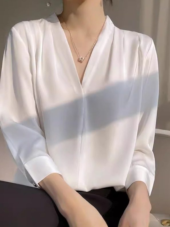 New simulation silk top satin chiffon V-neck top with seven quarter sleeves - Image 4
